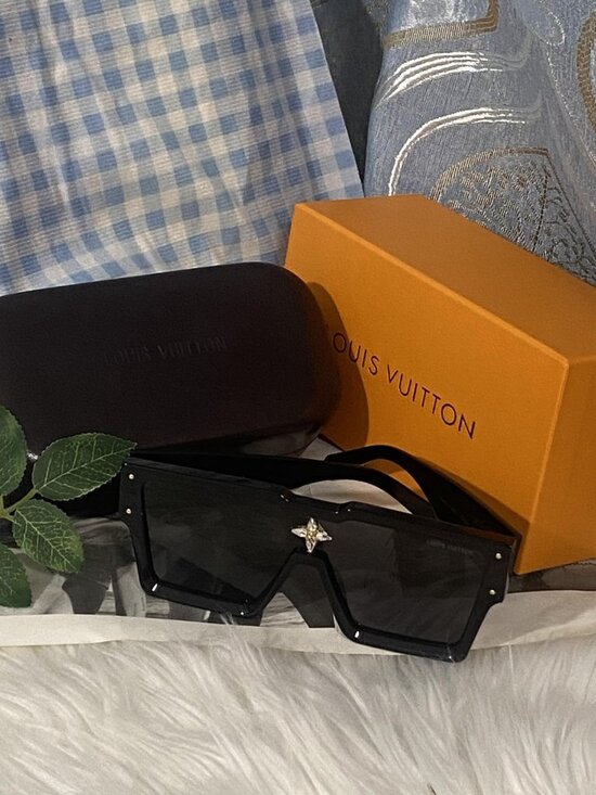 Louis Vuitton Sunglasses with box